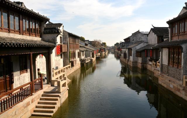 小蓝球向上跳